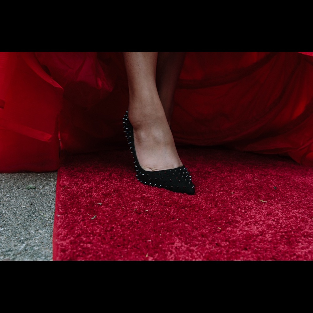 STEVE MADDEN SPIKED PUMPS